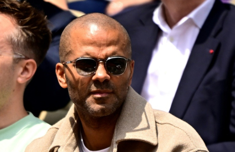 Tony Parker dans les tribunes du court Philippe-Chatrier à Roland-Garros; à Paris on le 8 juin 2025 ( AFP / JULIEN DE ROSA )