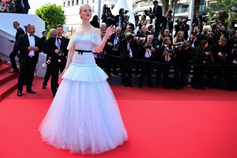 L'actrice américaine Elle Fanning, ambassadrice de la marque L'Oréal, arrive à la cérémonie de clôture du 78e Festival de Cannes, le 24 mai 2025 ( AFP / Miguel MEDINA )