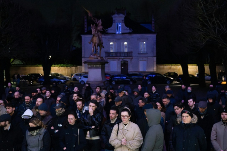 Une cérémonie d'hommage lors d'un rassemblement de soutien à Quentin Debranque, miltant nationaliste, à Nantes, le 18 février 2026 ( AFP / Sebastien Salom-Gomis )