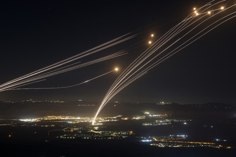 Des intercepteurs du Dôme de fer israélien au-dessus de la Haute Galilée, en Israël. (illustration) ( AFP / JALAA MAREY )