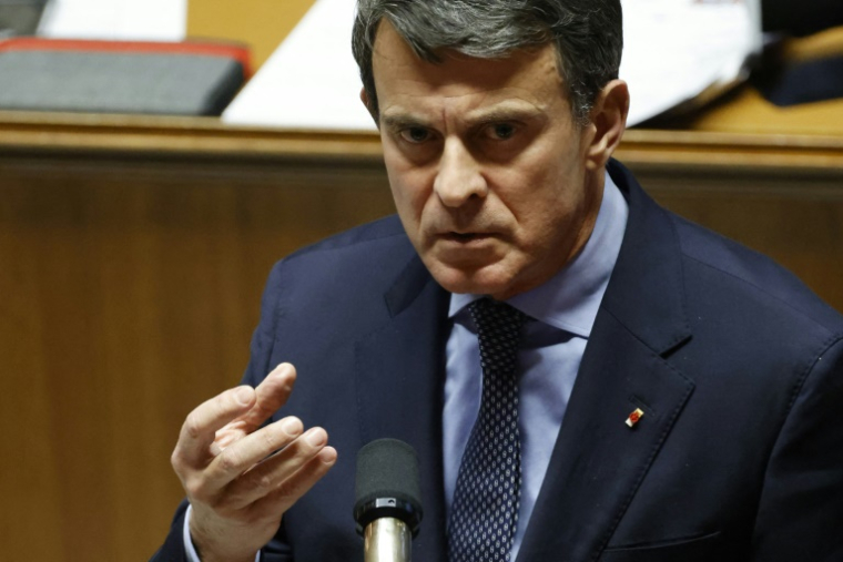 "La lutte contre l'immigration clandestine doit être une priorité", a lancé le ministre des Outre-mer Manuel Valls au Sénat le 20 mai 2025 (en photo, le 20 janvier à l'Assemblée nationale à Paris) ( AFP / LUDOVIC MARIN )
