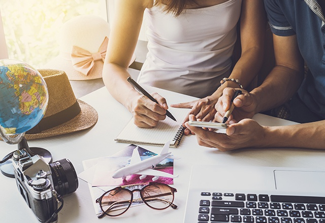 Partir à l'étranger ne s'improvise pas surtout pour ce qui concerne les moyens de paiement.(Crédits:Adobe Stock)