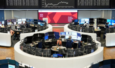 Le graphique de l'indice allemand DAX est affiché à la bourse de Francfort