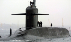 Le sous-marin lanceur d'engins "L'Indomptable" au large de Brest, le 4 avril 2005. ( AFP / FRED TANNEAU )
