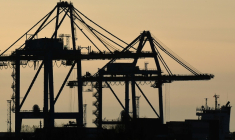 Deux représentants CGT du Grand port maritime de Marseille ont été condamnés à douze mois de prison avec sursis et trois années d'inéligibilité, reconnus coupable du détournement de plus de 260.000 euros alloués au comité d'entreprise ( AFP / BORIS HORVAT )