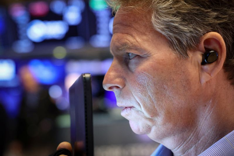Des traders travaillent sur le parquet de la Bourse de New York (NYSE)
