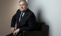 L'avocat Pierre-François Veil, troisième fils de Simone Veil et président de la Fondation pour la Mémoire de la Shoah, dans son bureau à Paris le 24 janvier 2025 ( AFP / JOEL SAGET )