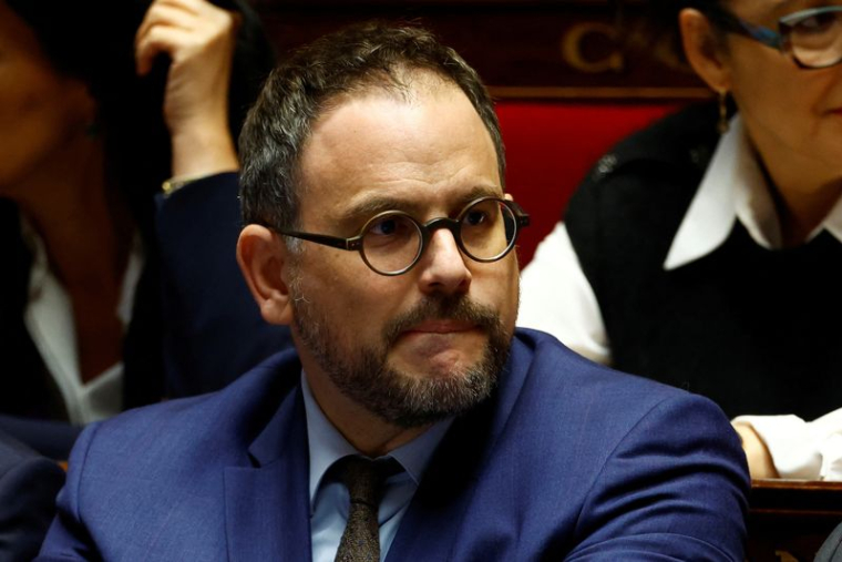 Aurélien Rousseau lors des questions au gouvernement à l'Assemblée nationale à Paris