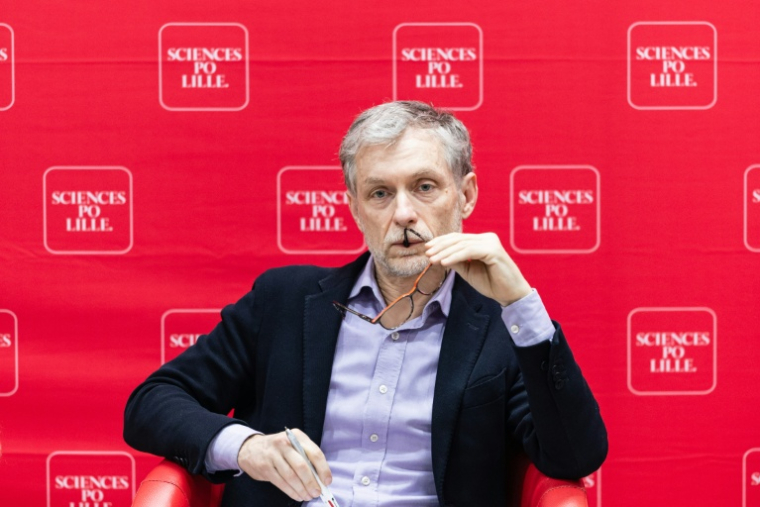Stephane Baly, candidat écologiste à la mairie de Lille, le 10 février 2026 à Sciences Po Lille ( AFP / Sameer Al-DOUMY )