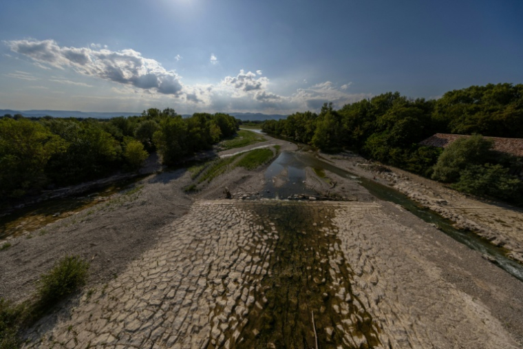 La Drôme asséchée, le 5 août 2026 à Livron-sur-Drôme ( AFP / Alex MARTIN )
