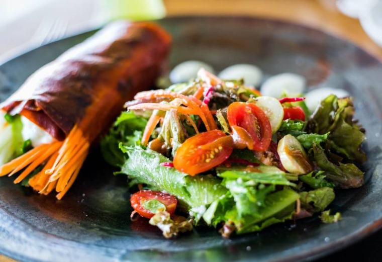 La tendance de la restauration "healthy" est de plus en plus dynamique / iStock.com - KarinaUrmantseva