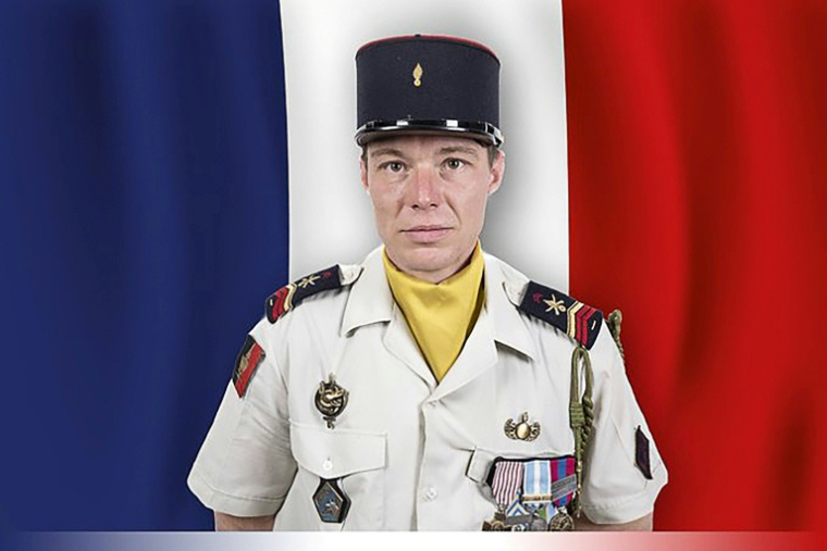 Portrait du caporal-chef Anicet Girardin du 132e régiment d'infanterie cynotechnique de Suippes, décédé le 22 avril 2026 après avoir été grièvement blessé au Liban par des combattants du Hezbollah ( @EmmanuelMacron (X account of France's President Emmanuel Macron) / - )