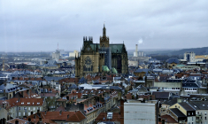 Avec des biens à 2 310 euros/m² en moyenne, Metz occupe la deuxième place du classement. (Illustration) (Milpek75 / Pixabay)