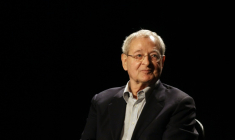 Peter Nadas, écrivain hongrois, est photographié lors de la présentation de son livre, "Forensic Investigation", au centre culturel Eotvos10 de Budapest, le 24 octobre 2024. ( AFP / PETER KOHALMI )