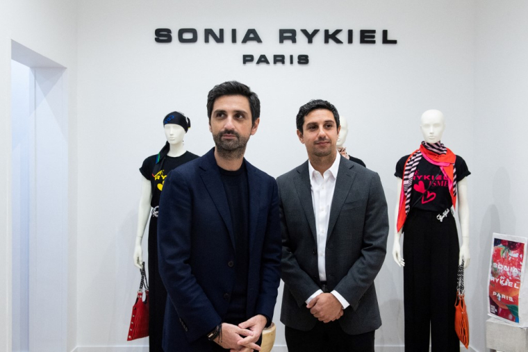 Les cofondateurs de Showroomprivé, Michael Dayan et Eric Dayan, à Paris, en 2021 (illustration) ( AFP / MARTIN BUREAU )