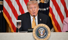 Le président américain Donald Trump répond aux journalistes le 16 mars 2026 à la Maison Blanche ( AFP / Annabelle GORDON )