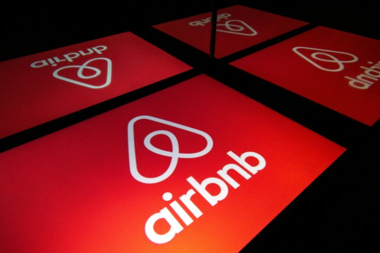 Le Conseil constitutionnel a déclaré conforme à la Constitution le code des collectivités qui a valu des amendes de 8,6 millions d'euros à Airbnb dans le cadre de son contentieux de taxe de séjour avec l'île d'Oléron ( AFP / Lionel BONAVENTURE )
