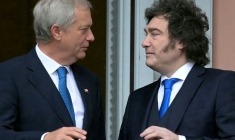 Le président chilien José Antonio Kast (g) reçu par son homologue argentin Javier Milei à la Casa Rosada, le 6 avril 2026 à Buenos Aires ( AFP / Juan Mabromata )