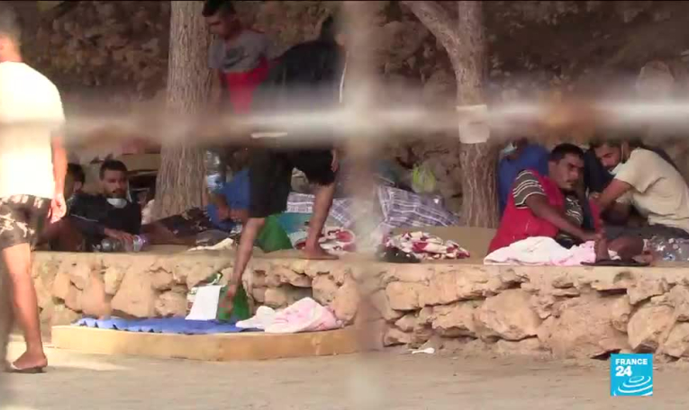 Italie : malgré la pandémie, l’île de Lampedusa est débordée par les arrivées de migrants