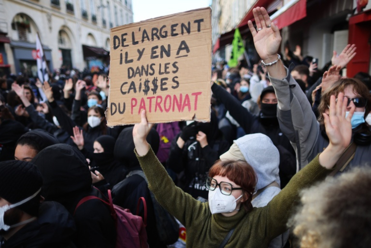 Manifestation contre la vie chère à Paris, le 17 octobre 2026 ( AFP / Kiran RIDLEY )