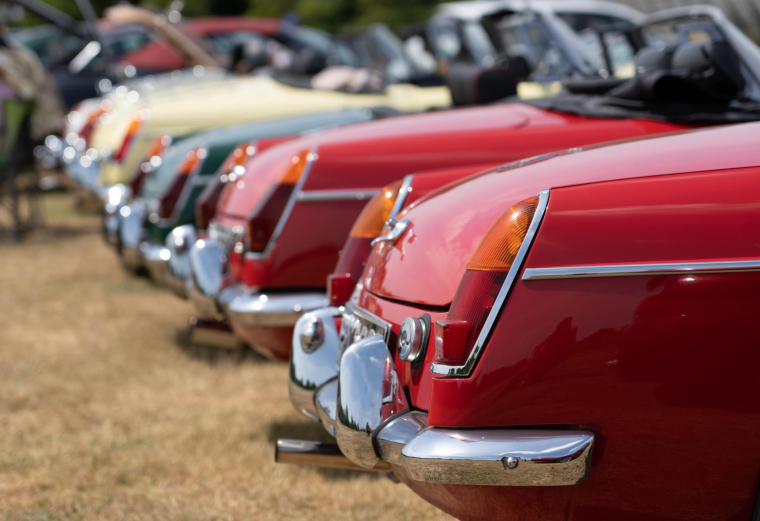 Voitures de collection: malgré la flambée des prix et un marché désormais partagé entre classiques en baisse et youngtimers recherchés, le vrai moteur reste le plaisir de conduite. ( crédit photo : Getty Images )