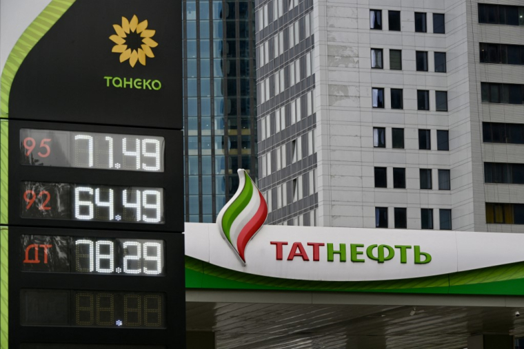 Tatneft a instauré des limites d'achat dans l'ensemble de ses stations-service (illustration) ( AFP / IGOR IVANKO )
