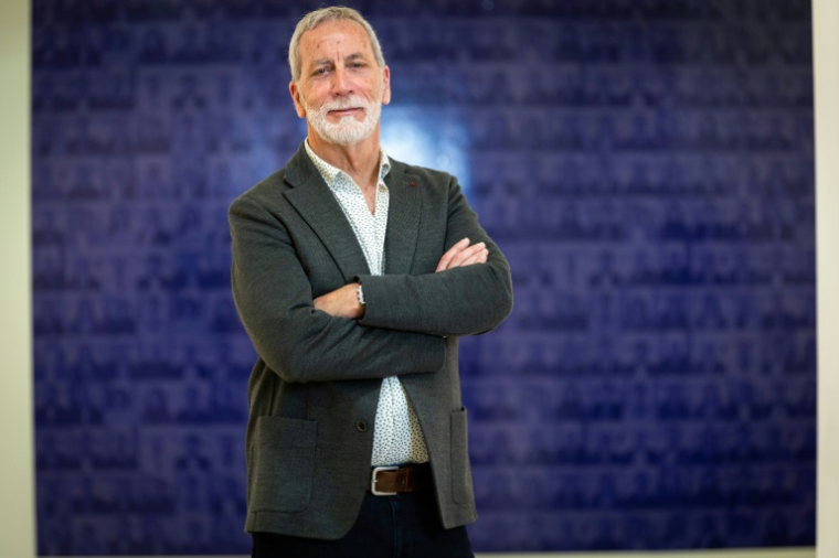 Didier Lallemand, candidat UDR aux municipales à Montauban, pose le 5 mars 2026 dans son local de campagne à Montauban ( AFP / Matthieu RONDEL )