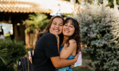 Un prêt familial doit être déclaré à l’administration fiscale. L’encaissement d’intérêt déclenche une fiscalité pour le prêteur. ( crédit photo : Shutterstock )