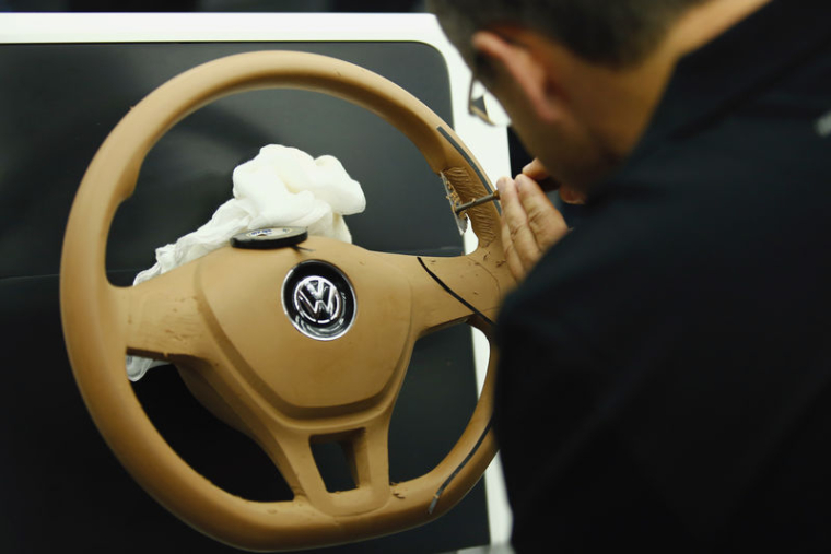 BMW, DAIMLER ET VOLKSWAGEN DANS LE COLLIMATEUR DE L'UE