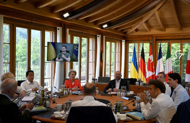 LE G7 VA ACCENTUER LES SANCTIONS CONTRE LA RUSSIE, PROCHE D'UN ACCORD SUR LE PLAFONNEMENT DU PRIX DU PÉTROLE, SELON SOURCE U.S.