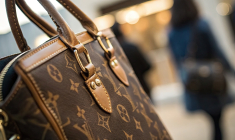 Les ventes d'articles de maroquinerie de luxe sont celles qui ont connu la plus forte croissance entre 2019 et 2023. (crédit : Adobe Stock / photo générée par IA)