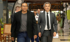 Le ministre français de la Justice, Gerald Darmanin (d), et le premier vice-président de la collectivité territoriale de Guyane, Jean-Paul Fereira (g), arrivent à Cayenne, en Guyane française, le 17 mai 2025 ( AFP / Ronan LIETAR )