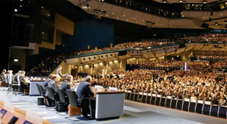 De nombreuses assemblées générales risquent de se dérouler à huis clos. (© DR)