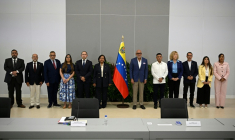 Photo officielle avant le lancement du processus de dialogue politique au Venezuela, au centre de Convention du quartier La Carlota, à Caracas, le 6 août 2026 ( AFP / Federico PARRA )