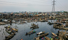 Le bidonville flottant de Makoko à Lagos, le 9 janvier 2026 au Nigeria ( AFP / TOYIN ADEDOKUN )