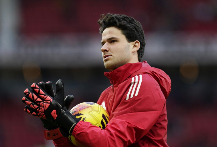 Le gardien de Manchester United validé par Edwin van der Sar