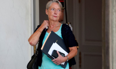 Le Premier ministre français Elisabeth Borne quitte le Palais de l'Elysée