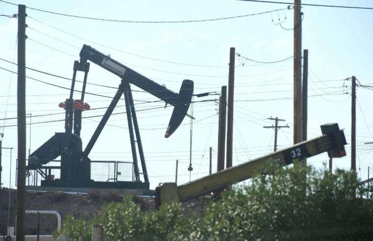 Un derrick à pétrole de Chevron à Bakersfield en Californie en novembre 2016 ( AFP / Frederic J. BROWN )