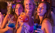 Des épisodes répétés d’alcoolisation ponctuelle chez les jeunes perturbent les mécanismes cérébraux de la mémoire, même lorsque la consommation reste intermittente. (crédit: Adobe Stock)