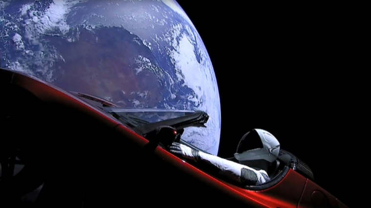 Le mannequin "Starman" filmé en direct depuis l'espace, le 6 février 2018 ( SPACEX / HO )