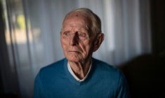 Henri Mosson, doyen des survivants du camp alsacien de Natzweiler-Struthof, seul camp nazi en France, le 28 octobre 2024 ( AFP / ARNAUD FINISTRE )
