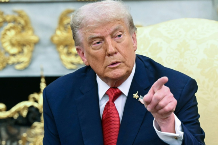 Le président américain Donald Trump s'exprime lors d'une réunion dans le bureau ovale de la Maison Blanche à Washington, le 25 septembre 2025 ( AFP / SAUL LOEB )