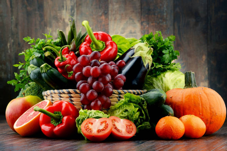 Bientôt un chèque " fruits et légumes " ? / iStock-monticelllo