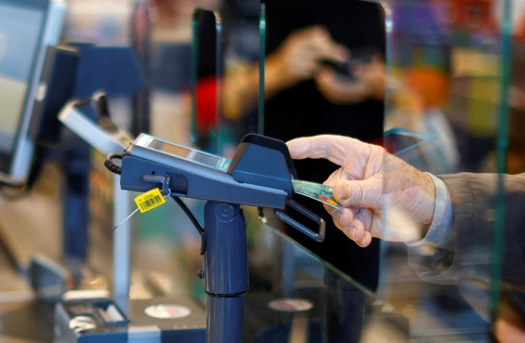 Paiement par carte dans un supermarché