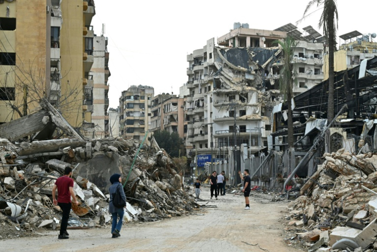 Le complexe Sayyid al-Shuhada du Hezbollah détruit, dans la banlieue sud de Beyrouth, après l'entrée en vigueur d'un cessez-le-feu de 10 jours avec Israël, le 17 avril 2026 au Liban ( AFP / FADEL itani )