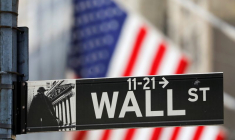 Un panneau indiquant Wall Street à l'extérieur du New York Stock Exchange (NYSE)