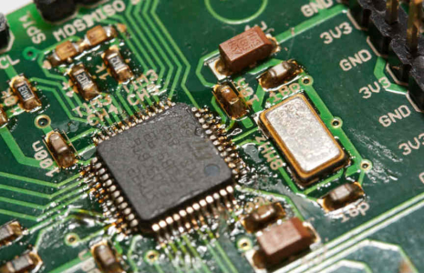 Le déploiement des véhicules autonomes et des objets connectés devrait porter le secteur des semi-conducteurs. (© A. Greig)