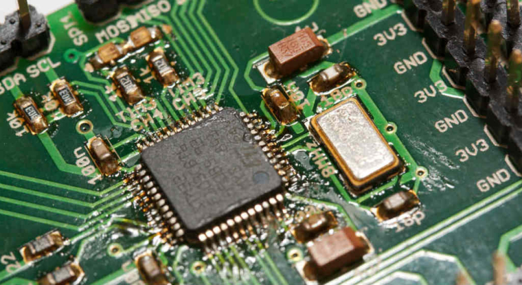 Le déploiement des véhicules autonomes et des objets connectés devrait porter le secteur des semi-conducteurs. (© A. Greig)