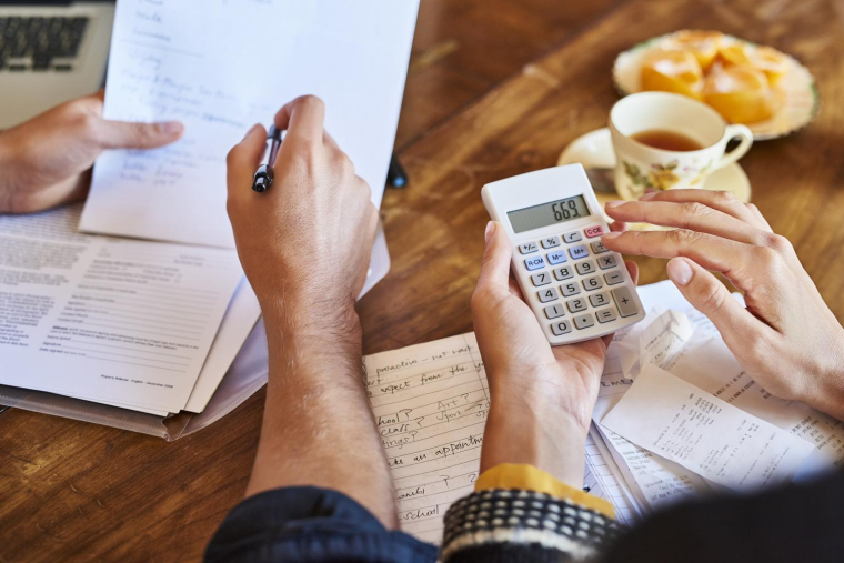 Pour viser 1000 euros de revenus mensuels à la retraite, combien épargner à 30, 40 ou 50 ans? Trois simulations pour mesurer l’effet du temps. ( crédit photo : Getty Images )