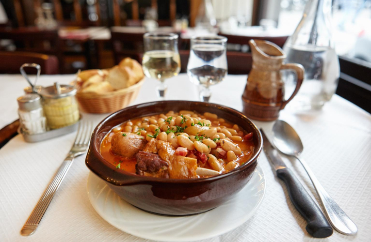 Les bouillons proposent des recettes traditionnelles de qualité à prix accessibles. ( crédit photo : Getty Images )